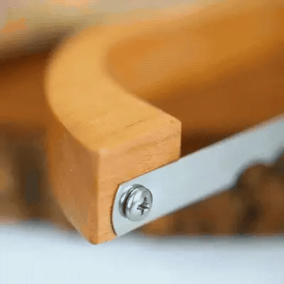 Sharp serrated blade of the Exanas bread knife
